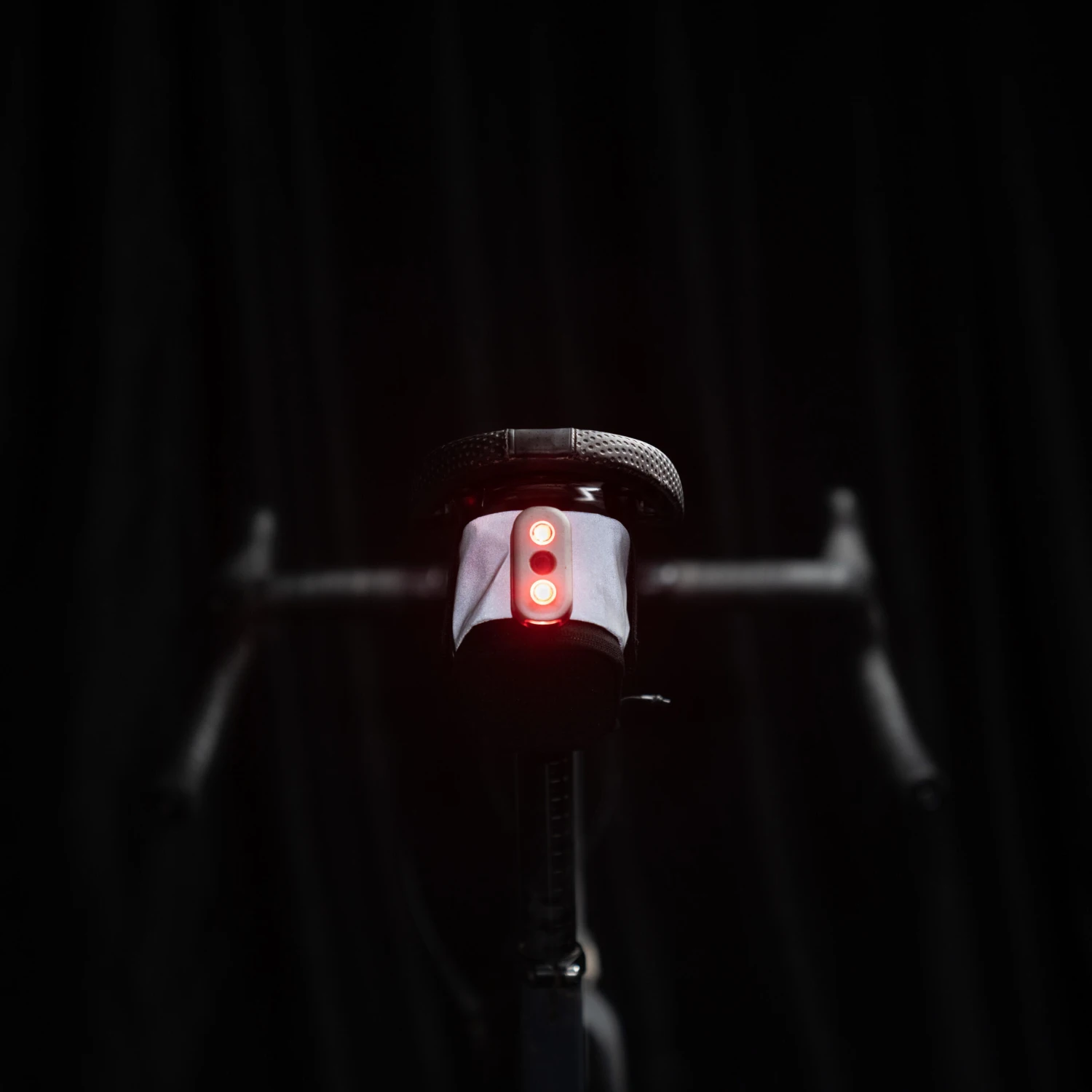 Decathlon Reflective Saddle Bag 0.6L Easy M 7 Decathlon Reflective Saddle Bag 0.6L Easy M - Image 5