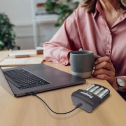 Energizer NiMH Battery Charger USB 4 AA/AAA 4 Batteries AA / HR06 -Decathlon k4fb1fbe8b595e8d50bc5568109aa2833